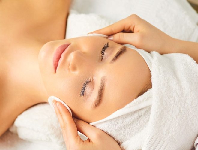 Strawberries and Cream Deep-Cleansing Facial Package Steam & Extraction: £49